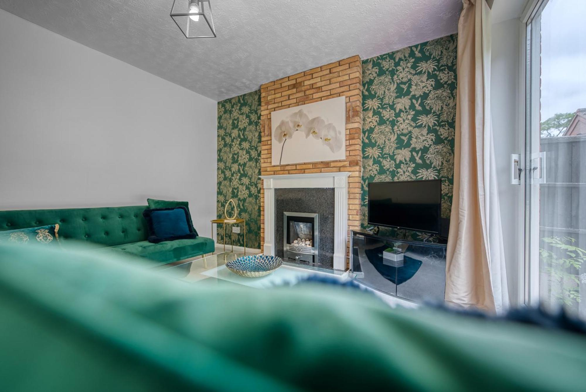 Capri 13 Sa - 3 Bed House, Close To Loughborough University & M1 Motorway, Free Wifi, Big Garden, Ample Parking- Ask For Contractor Rates! 外观 照片