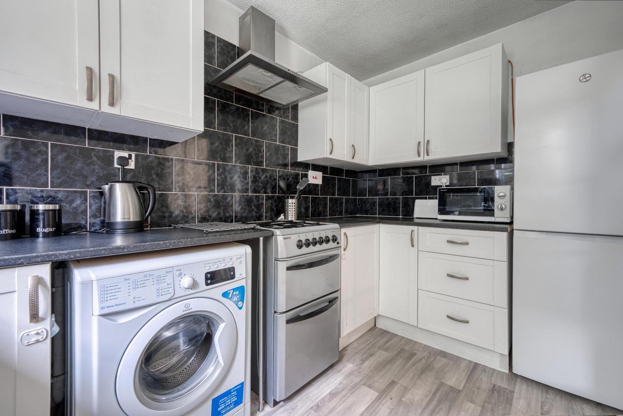 Capri 13 Sa - 3 Bed House, Close To Loughborough University & M1 Motorway, Free Wifi, Big Garden, Ample Parking- Ask For Contractor Rates! 外观 照片